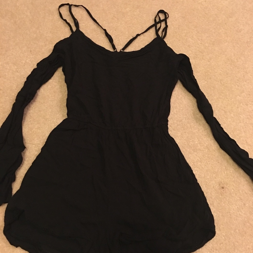 🔥Material girl black romper cold shoulder cute!🔥